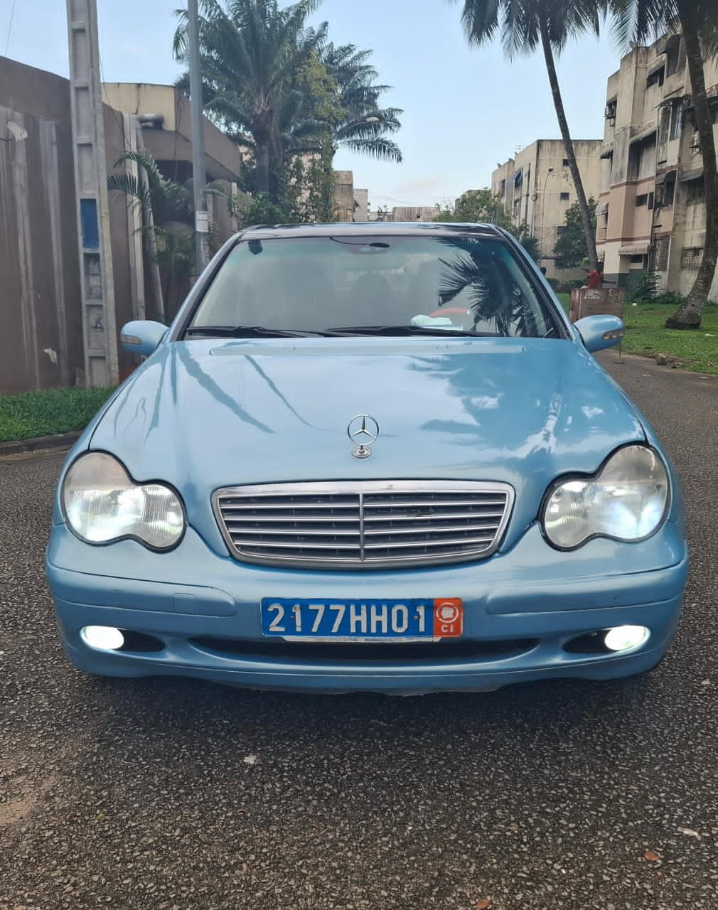 MERCEDES-BENZ C200